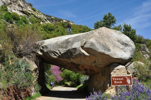 Uma das atrações da parte baixa do Sequoia National Park, na Califórnia - EUA